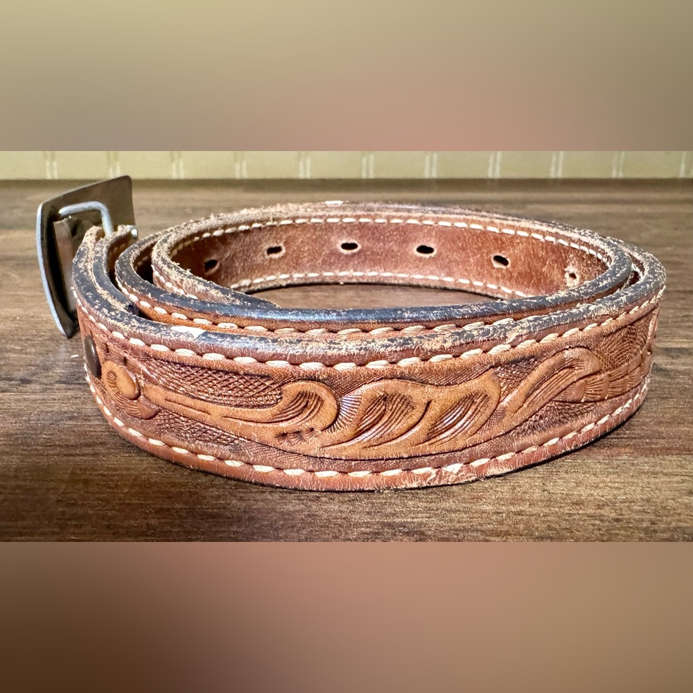 Vintage Textan Hand Tooled Cowhide Women’s Belt Size 28 Chambers Buckle 6834B